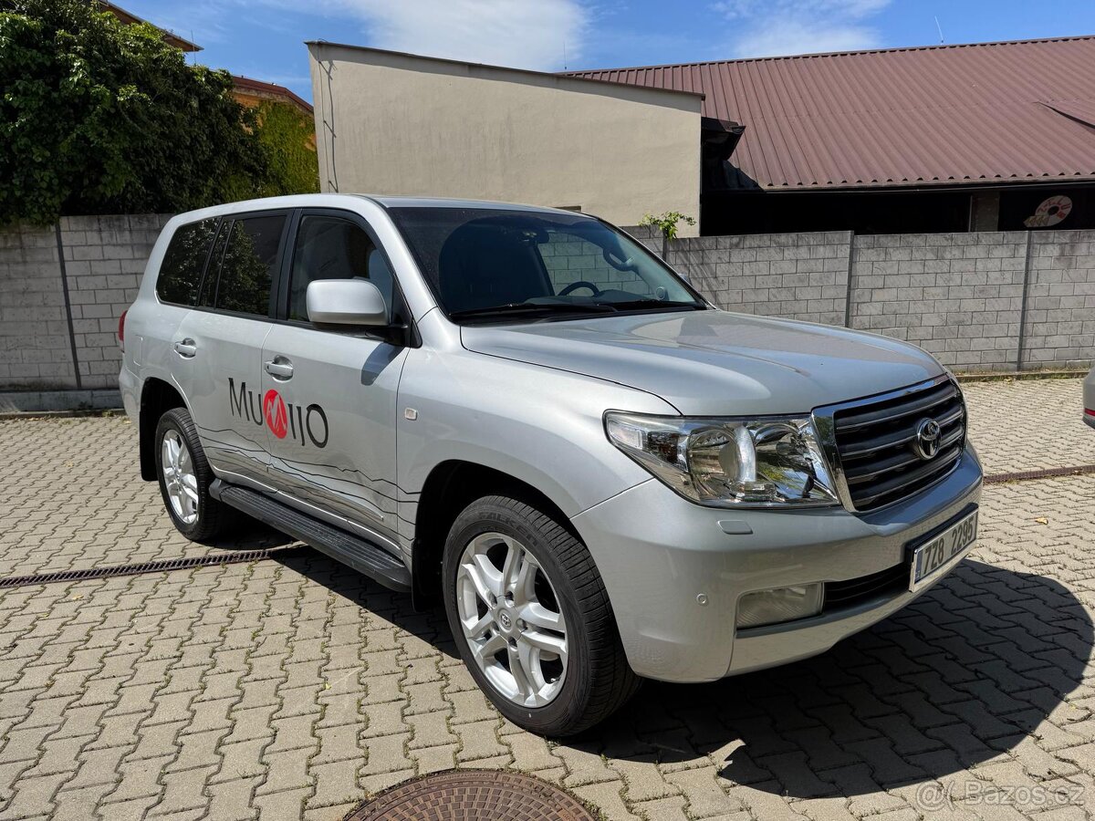 TOYOTA LAND CRUISER 4,5 D L200 TOP STAV