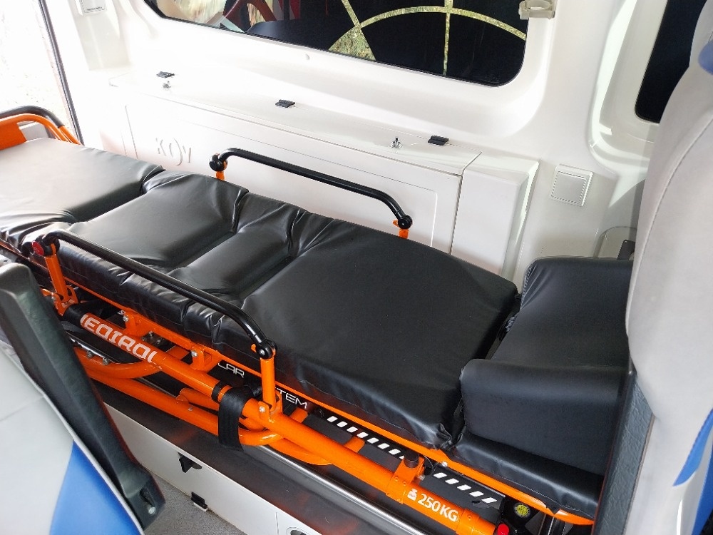 Zdravotnická výbava sanitního vozidla/křeslo + rampa/lehátko - 4