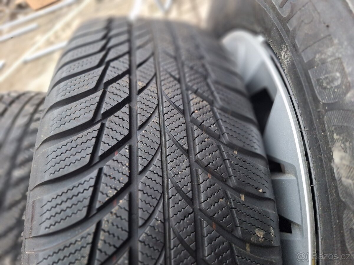 Prodám obuté zimní pneu 215/65/17 Bridgestone - 4