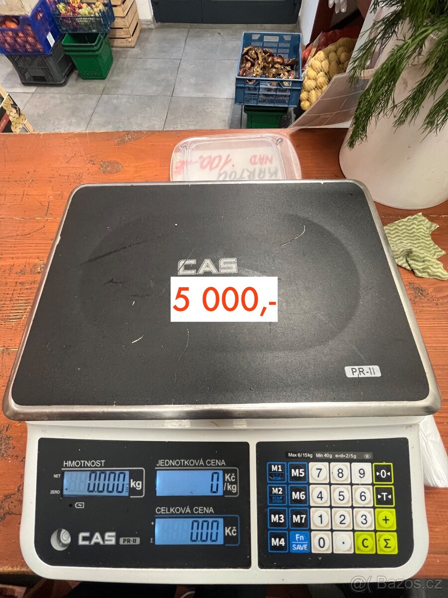 Vybavení prodejny, regály, stůl, police - 4