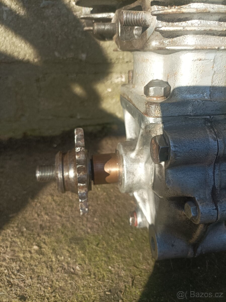 Motor Jawa speciál 175 - 4