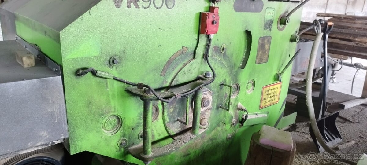 Rozmítací pila Mebor VR 900 - 4