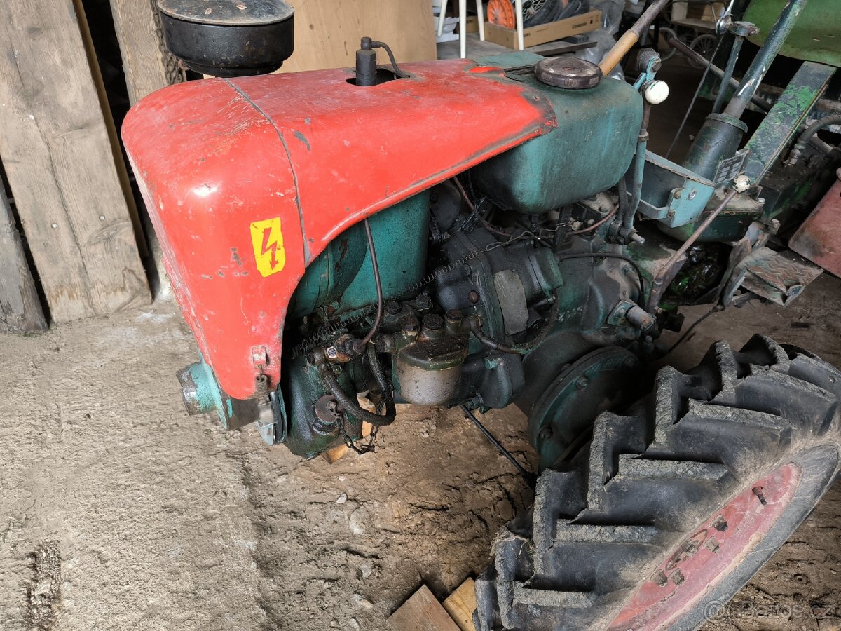 Traktor tovární výroby Agrostroj.4x4 - 4