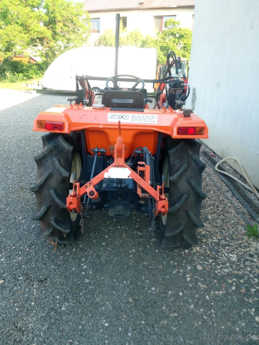malotraktor Hinomoto N 209 s nakladačem - 4