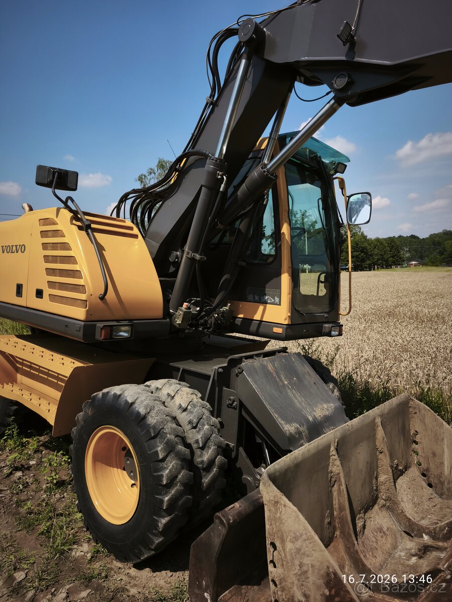 Volvo EW140B – kolový bagr - 4