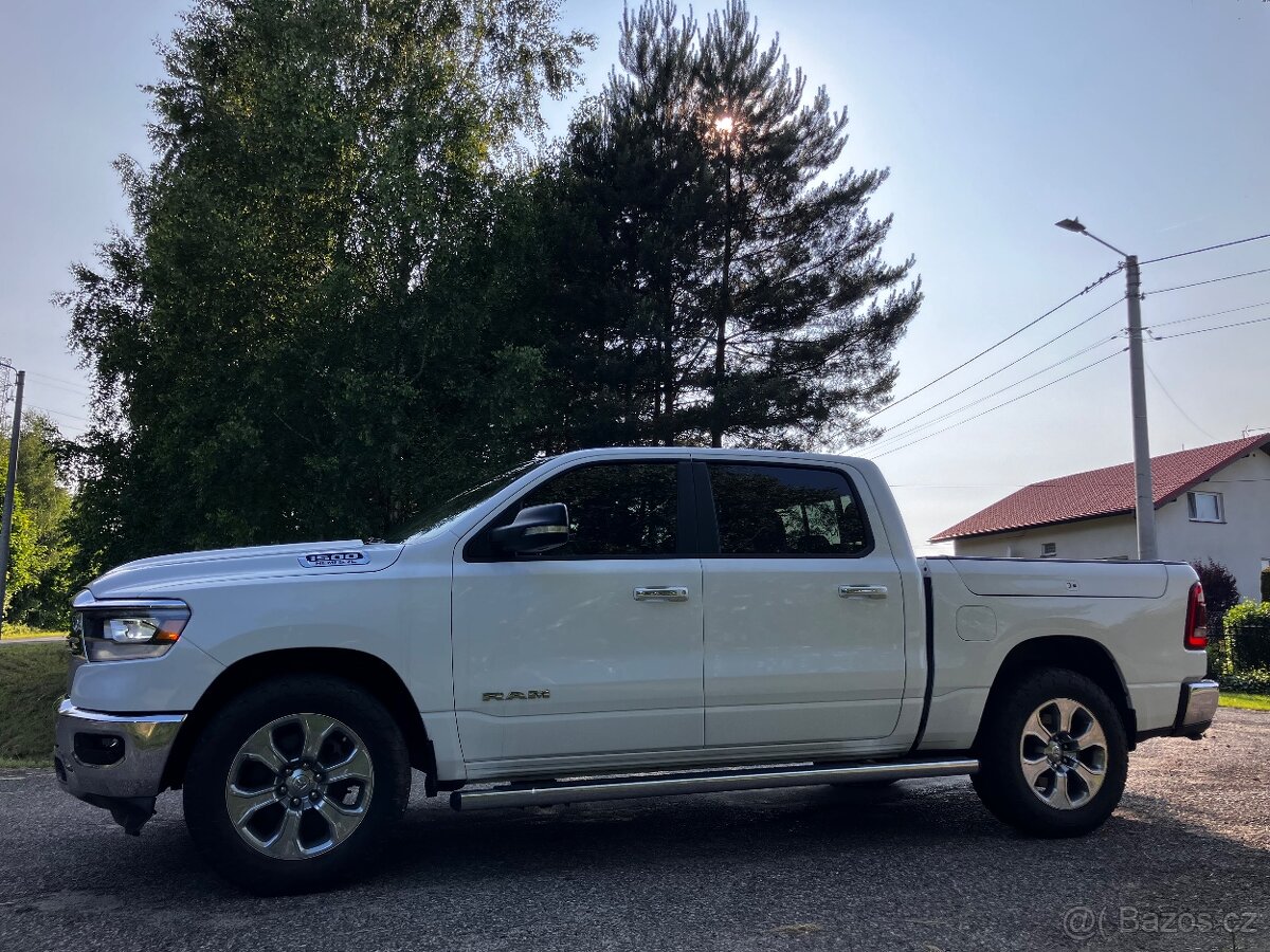 Dodge Ram 1500 5.7 V8 HEMI - 4x4 - RAM BOXY - NEBOURANÝ