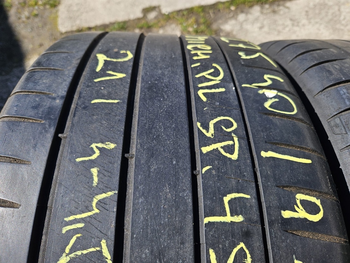 275/40R19 - 4