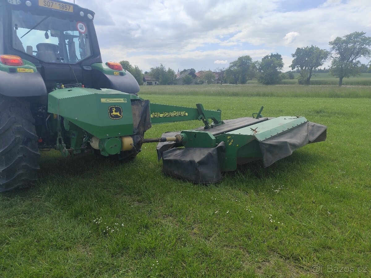 Disková sekačka John Deere 328 - 4