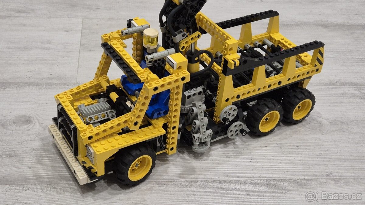 LEGO 8460 Technic Pneumatic Crane Truck - model B - 4
