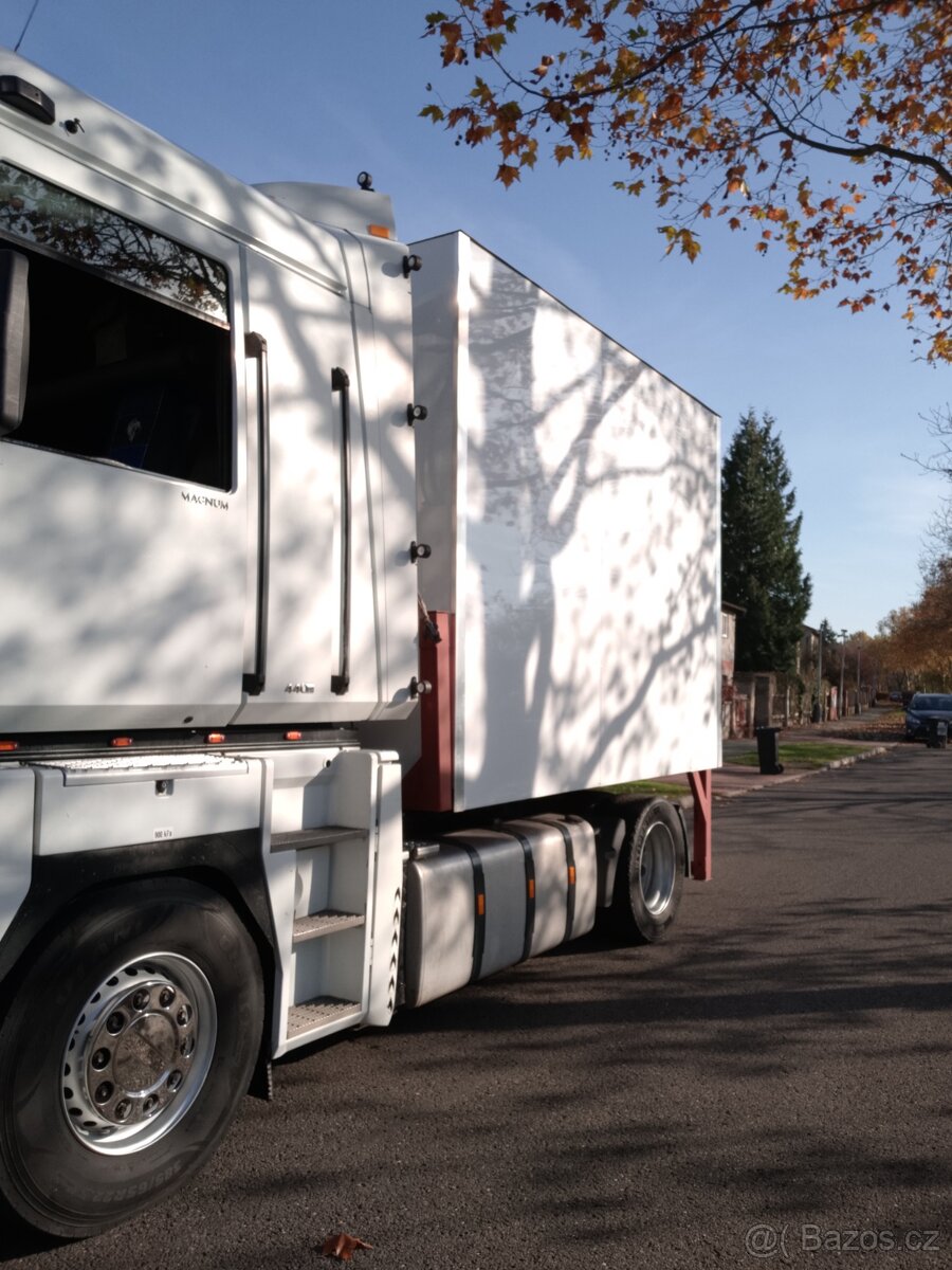 Obytná nástavba na tahače - 4