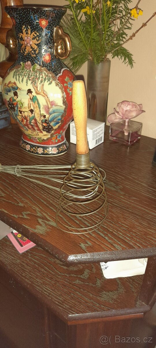 Starožitna valcha litina, retro metly - 4