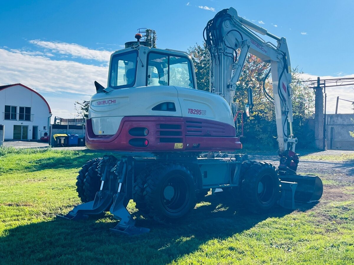 Kolové rypadlo Takeuchi TB295W - 4