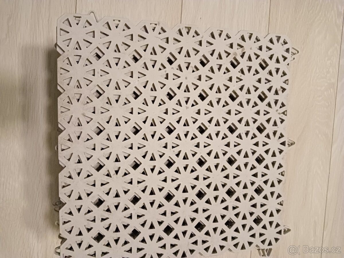 IKEA venkovní podlahová krytina, světle šedá 2,9m - 4