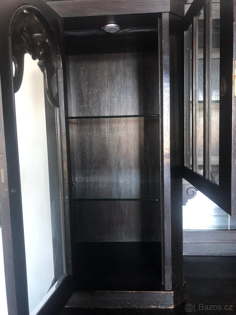 Starožitný velký kredenc - 4