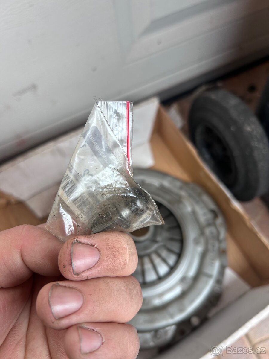 Prodám spojky NISSAN - 4