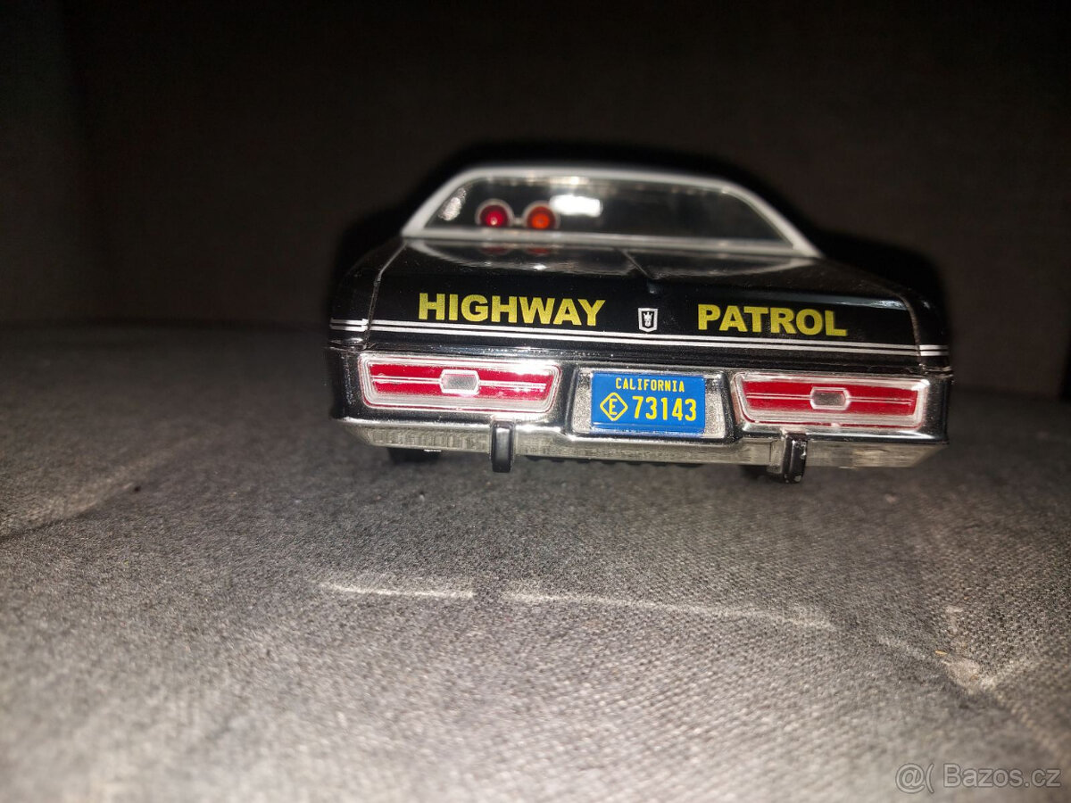 1:18 Jsou replikami skutečných policejních vozů z 60. a 70. - 4