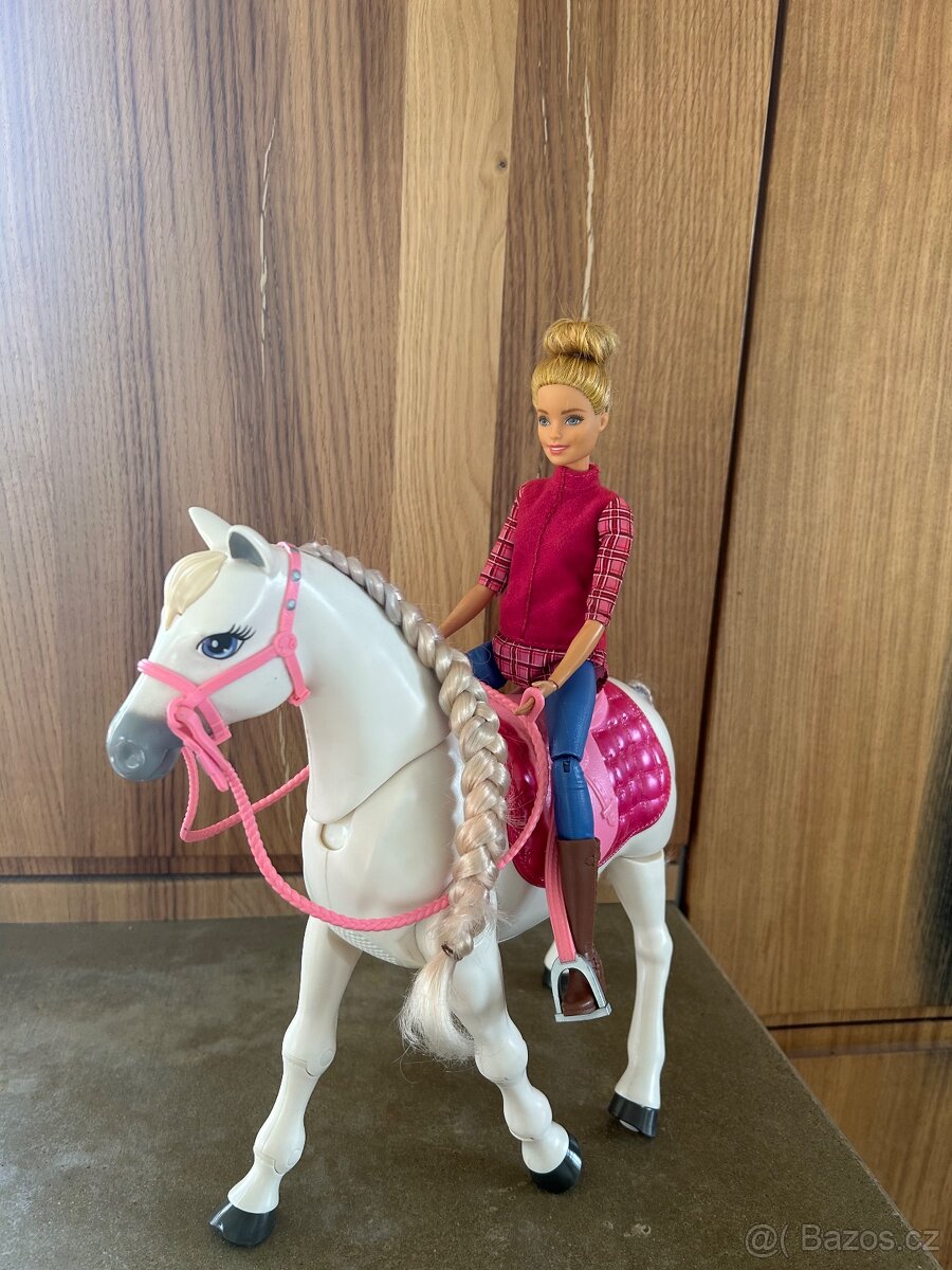 Barbie a chodící kůň - 4