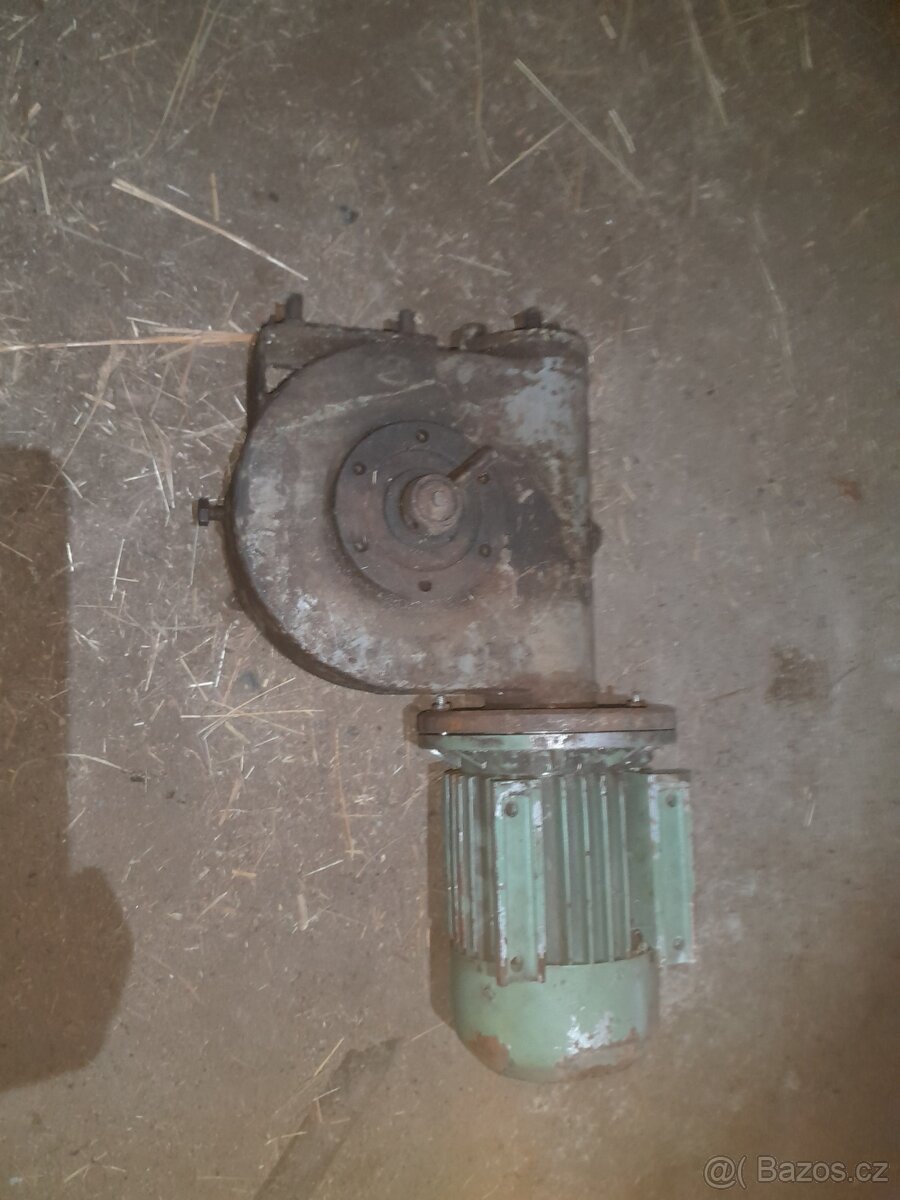 Elektromotor s uhlovou převodovkou - 4
