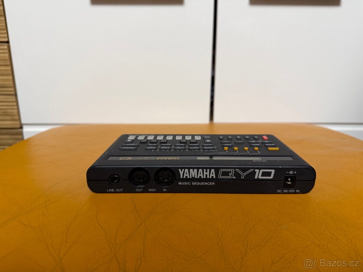 YAMAHA QY10 90'S MINI PORTABLE SYNTHESISER - 4