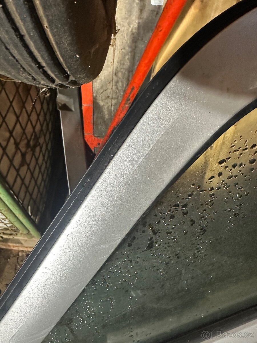 Přední dveře řidiče Suzuki Jimny - 4