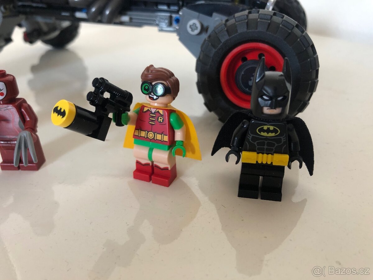 Lego The Batmobile 70905 - 4