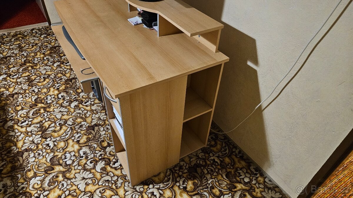 Počítačový stůl - 4