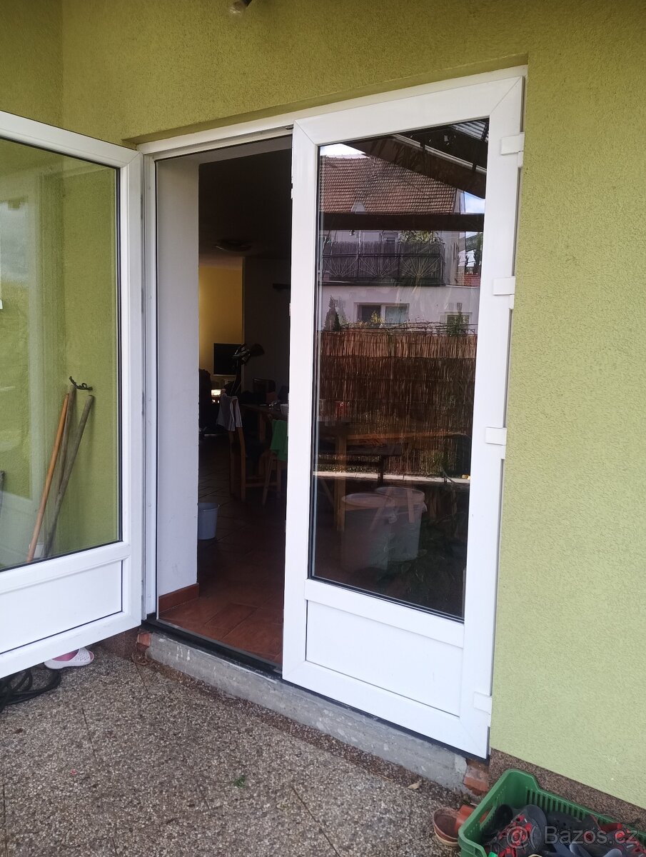 plastové dvoukřídlé dveře - 4