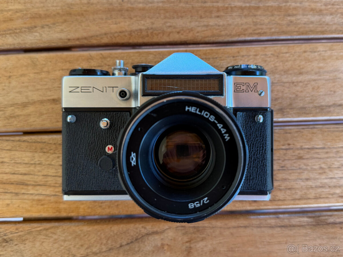 Zenit EM Helios 58/2, síťový blesk SB 235 - 4