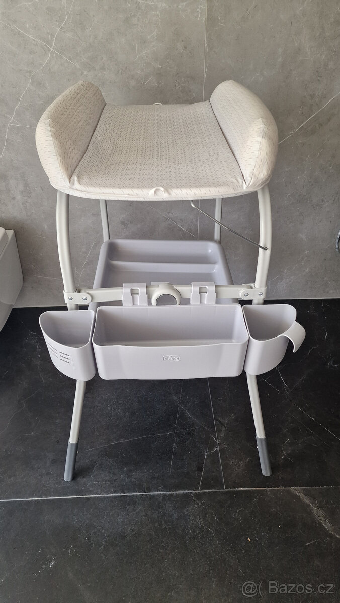 Přebalovací stolek s vaničkou Cuddle & Bubble - 4