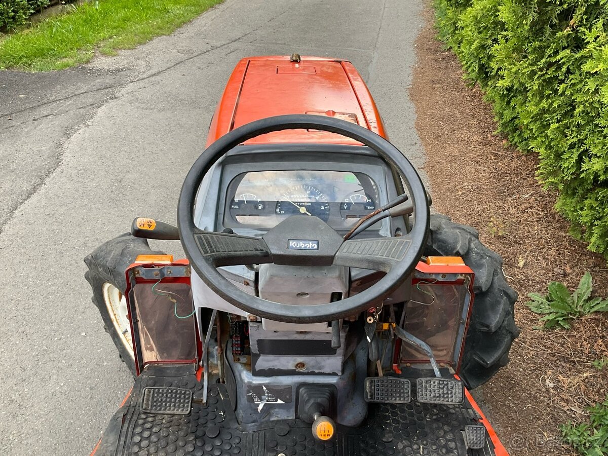 TRAKTOR KUBOTA - 4