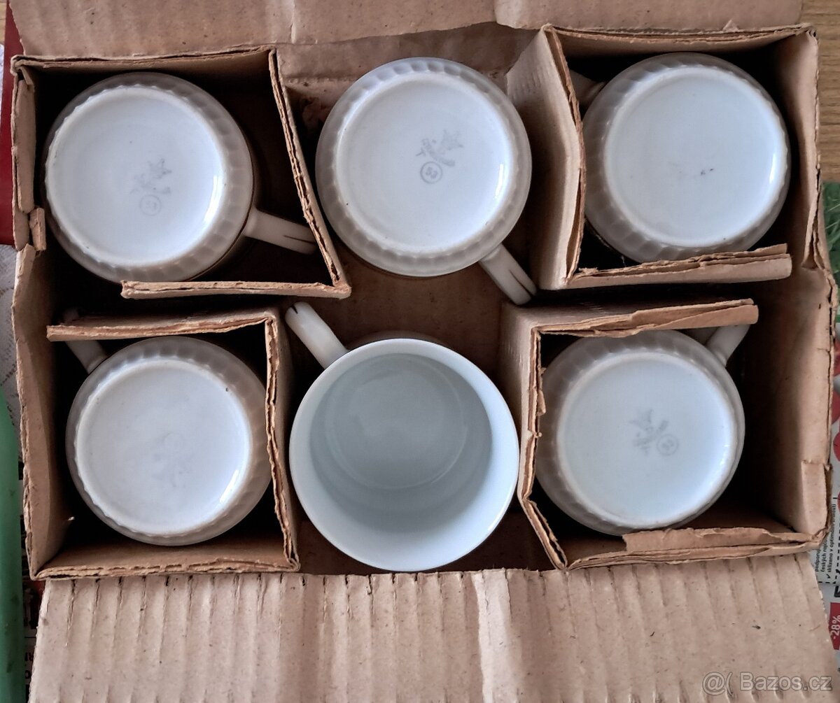 Prodám nové retro hrníčky se zlatými proužky - 4