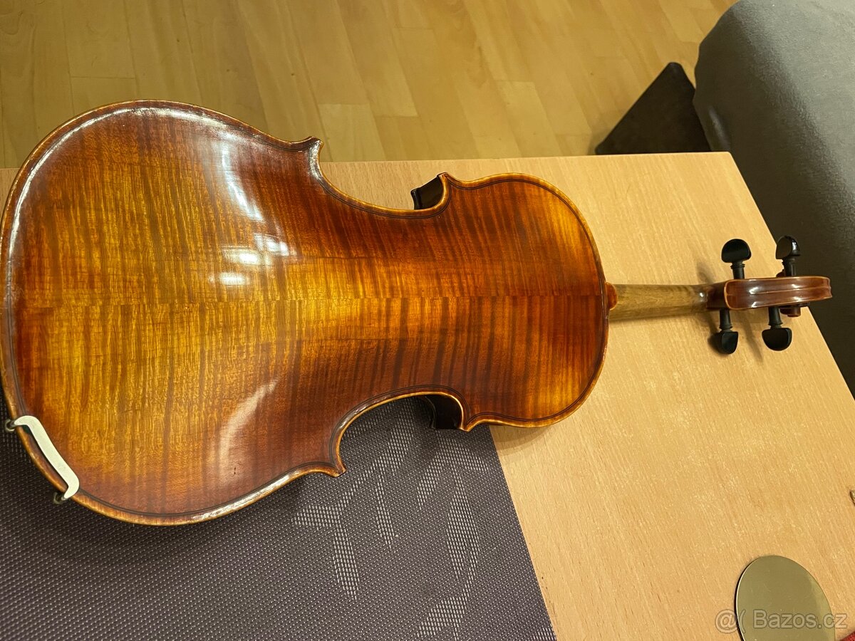 Housle 4/4 - 4