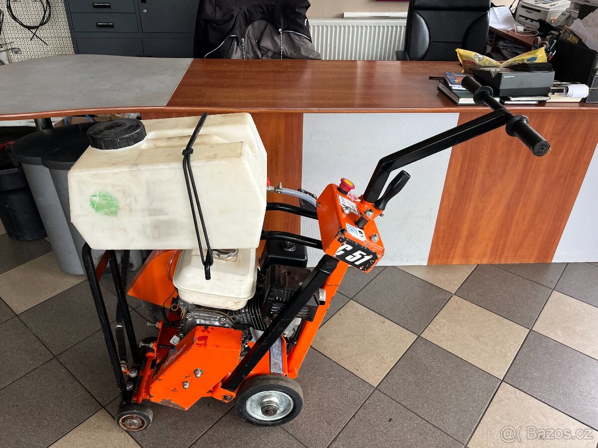 Mobilní řezačka pila na beton asfalt Norton Clipper CS51 - 4