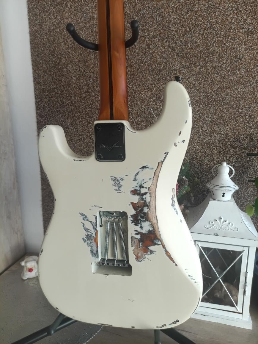 Elektrická kytara Stratocaster - 4