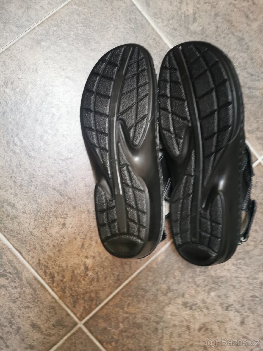 Prodám nové dámské kožené sandále. - 4