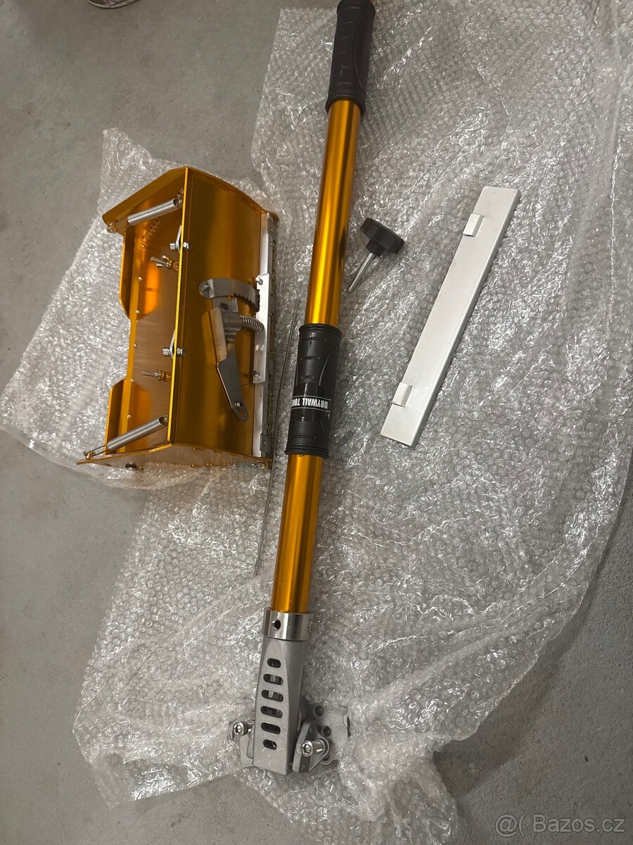 Teleskopická sádrokartonová stěrka - 4