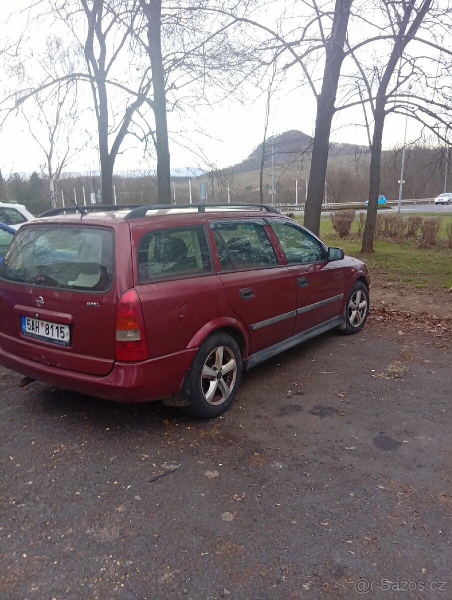 Opel Astra 1.9 - 4