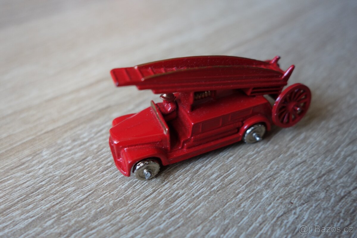 Kovový model hasičů Matchbox No. 9 Dennis Fire Engine - 4