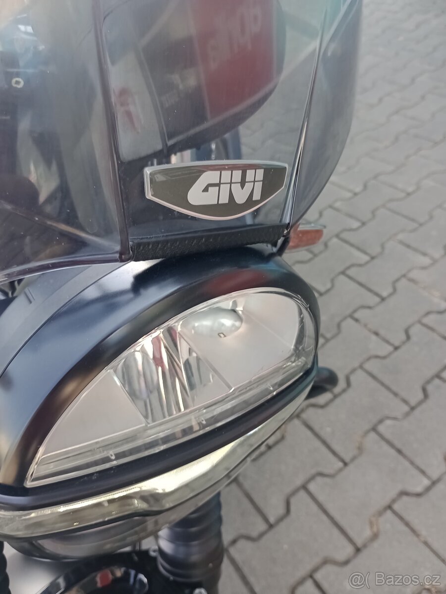 Moto Guzzi V7 Stone - 4