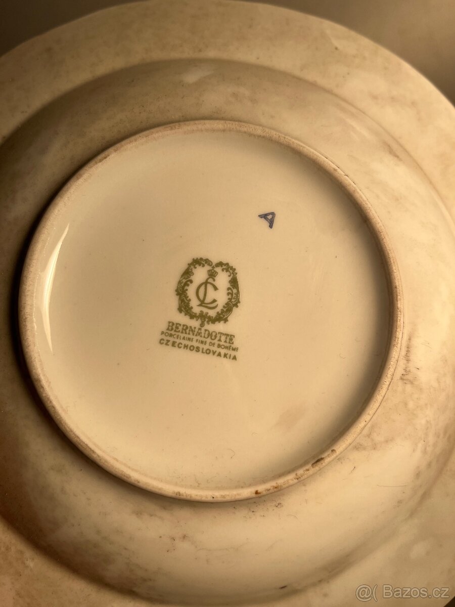 Starožitný hluboký talíř s květinovým dekorem a zlacením - 4