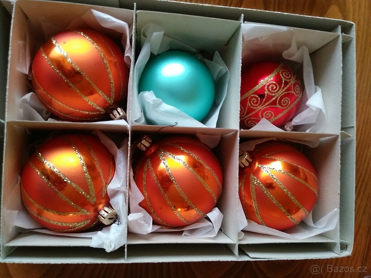 Vánoční baňky, koule plastové, skleněné bílé a další barvy - 4