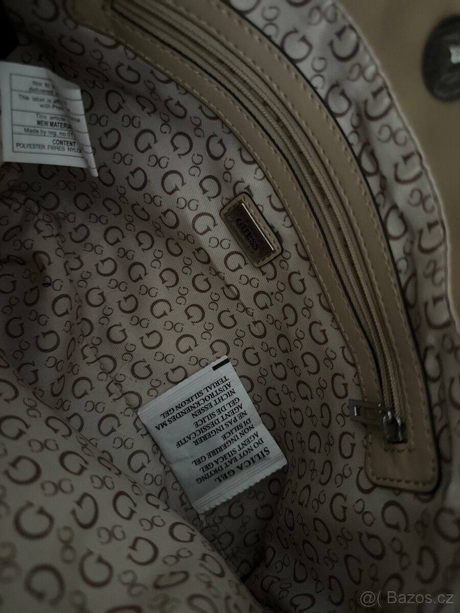 Guess monogram kabelka – ikonická béžovo-hnědá kombinace - 4