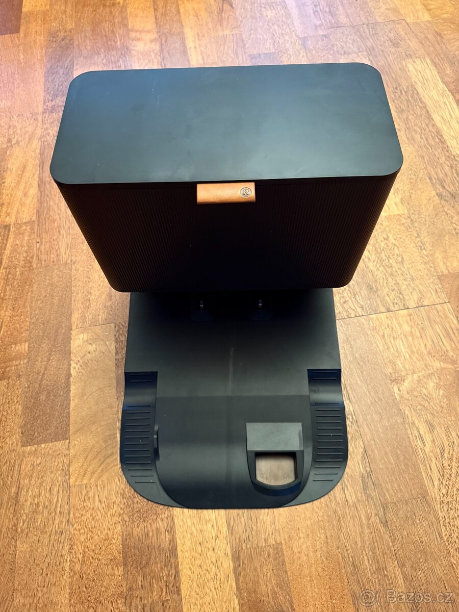 iRobot Roomba j7+. TOP STAV - 4