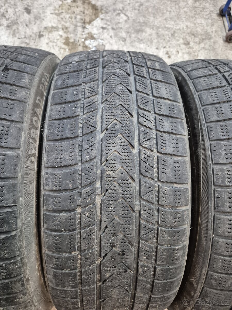 235/40 r19 zimní tomket - 4