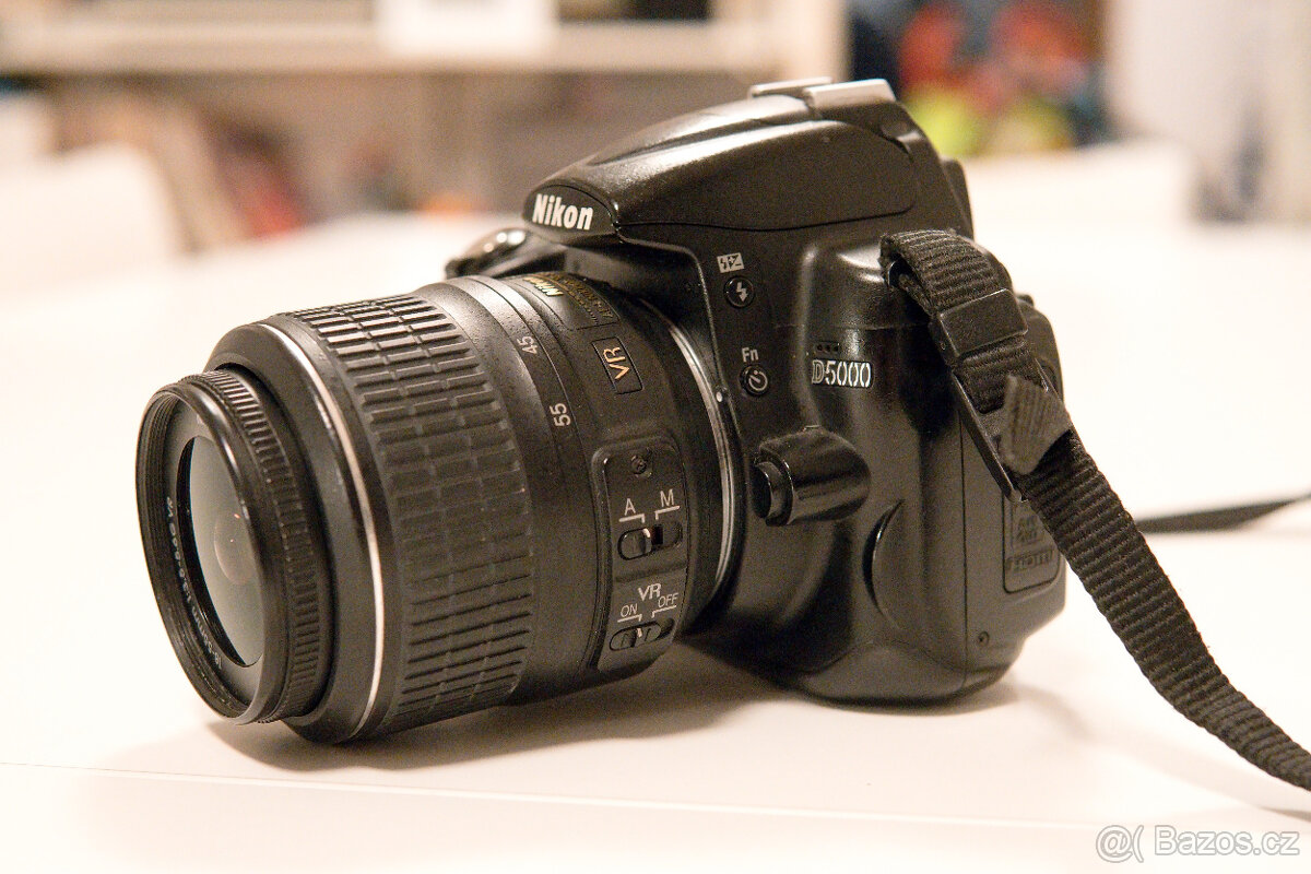 Nikon D5000 + objektiv 18 - 55 mm - 4