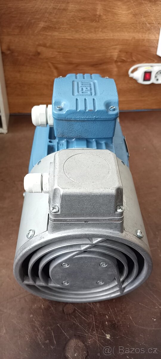 3f motor Lenze s převodovkou - 4
