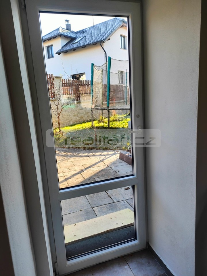 Pronájem bytu 2+1 se zahrádkou a parkovacím stáním v Sedlci, - 4