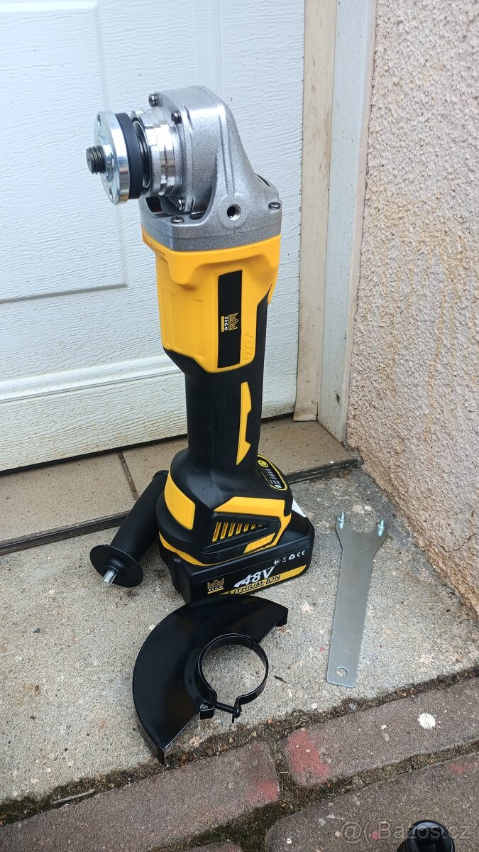 Střední aku sada nářadí - vrtačka,flexa,utahovák - NOVÉ - 4