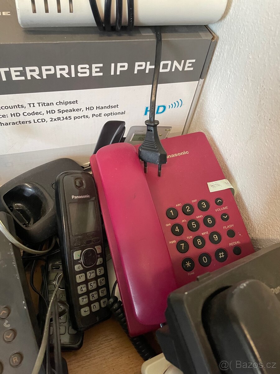 Stolni telefony a telefonni ustredna - 4