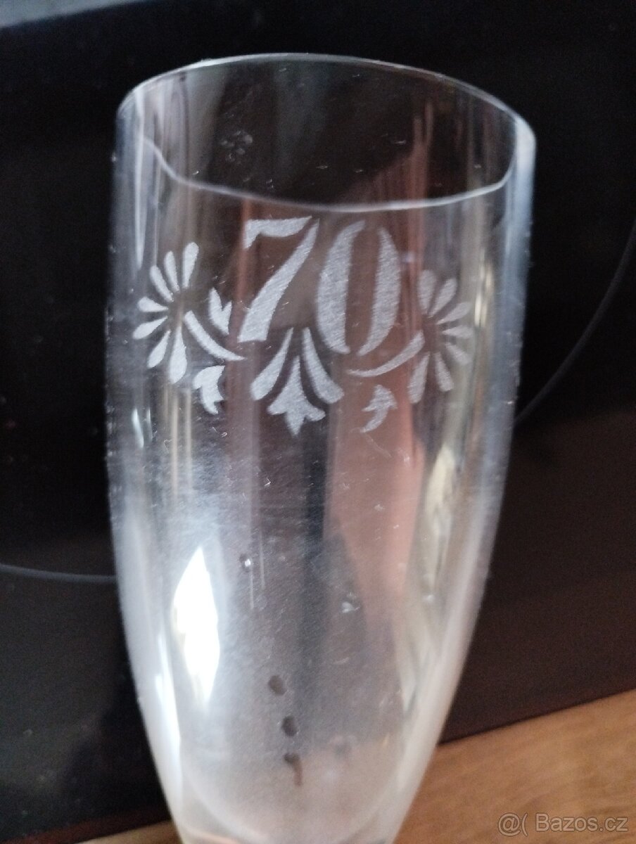 Broušená sklenice s nápisem 70 - 4